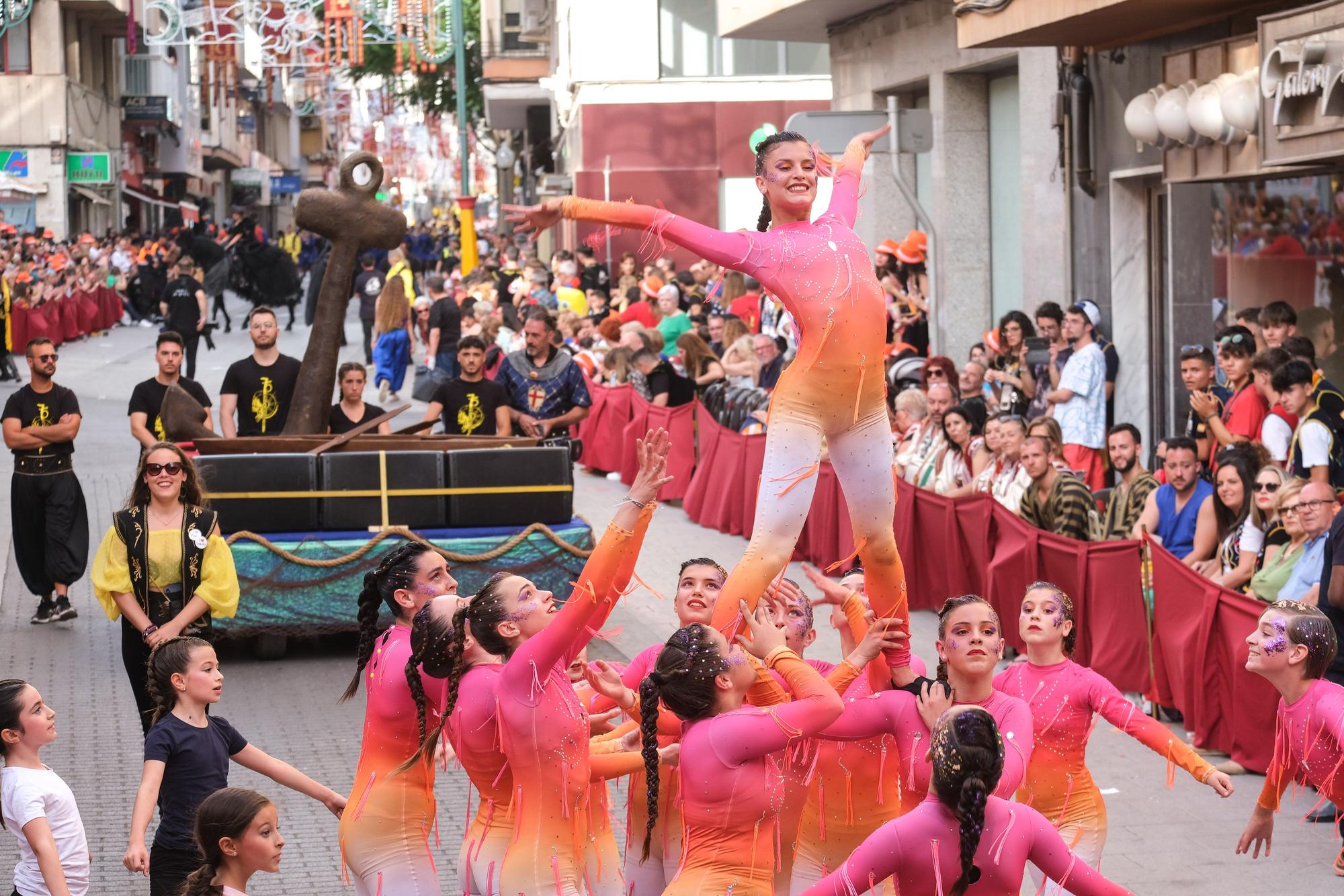 Genios y tesoros en el Desfile Infantil de Elda