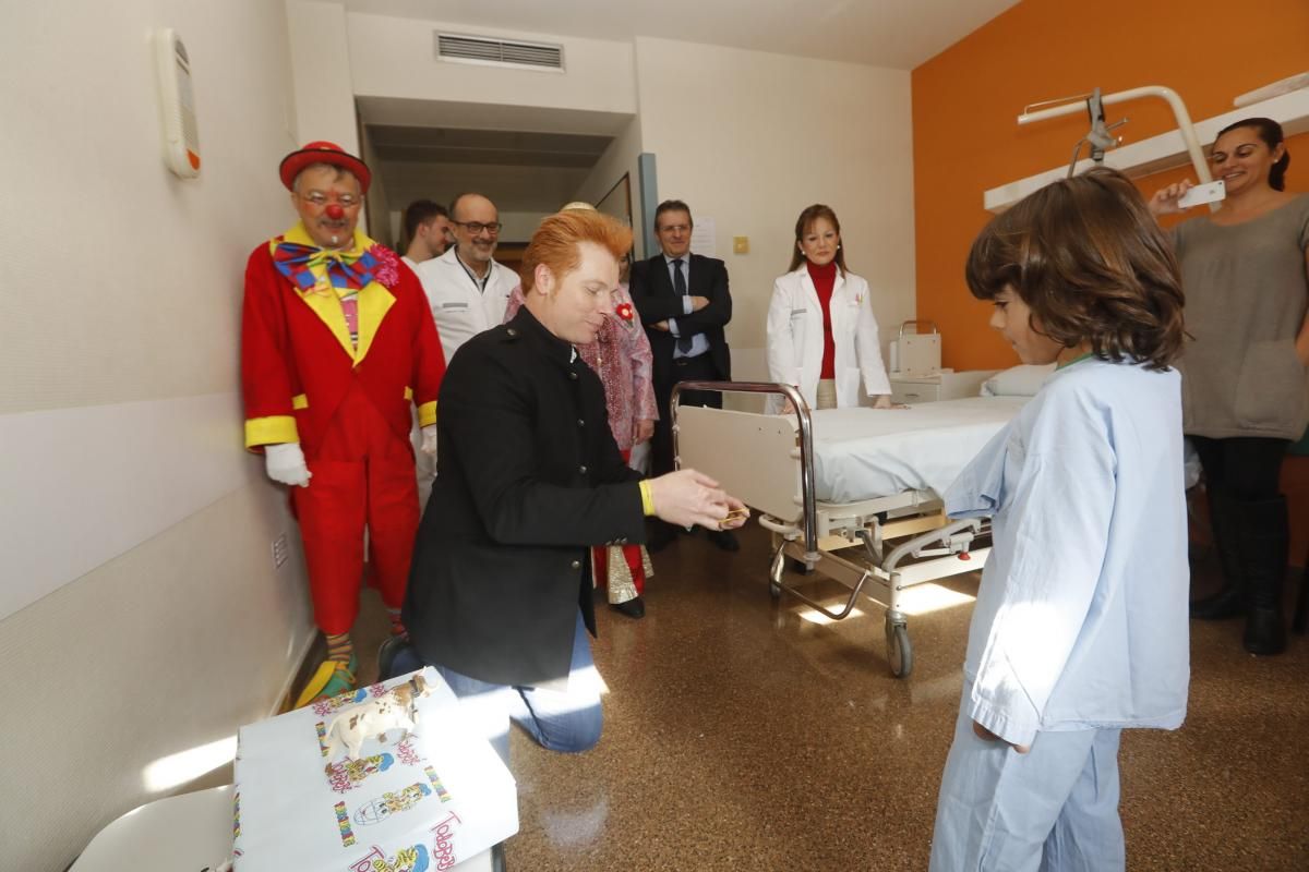 Mel i Xispa y Mago Yunke visitan el hospital La Plana