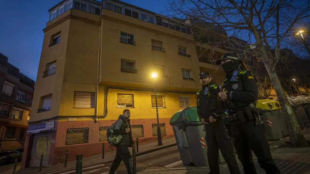 La reforma de los pisos desalojados en febrero en Santa Coloma por riesgo de derrumbe costará unos 80.000 euros de media por familia