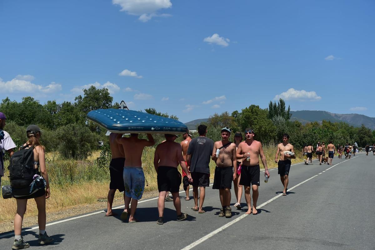 Fotogalería | Las imágenes de la macrofiesta ilegal en la Granja de este lunes