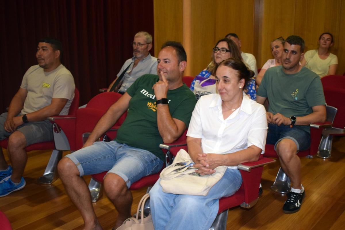 El acto de entrega de diplomas en el Auditorio Municipal de Valga.