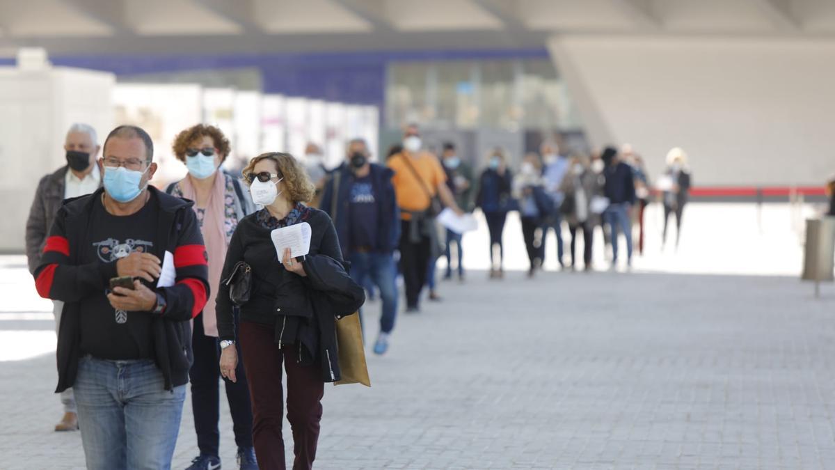 Vacunación masiva en la Ciudad de las Artes de València