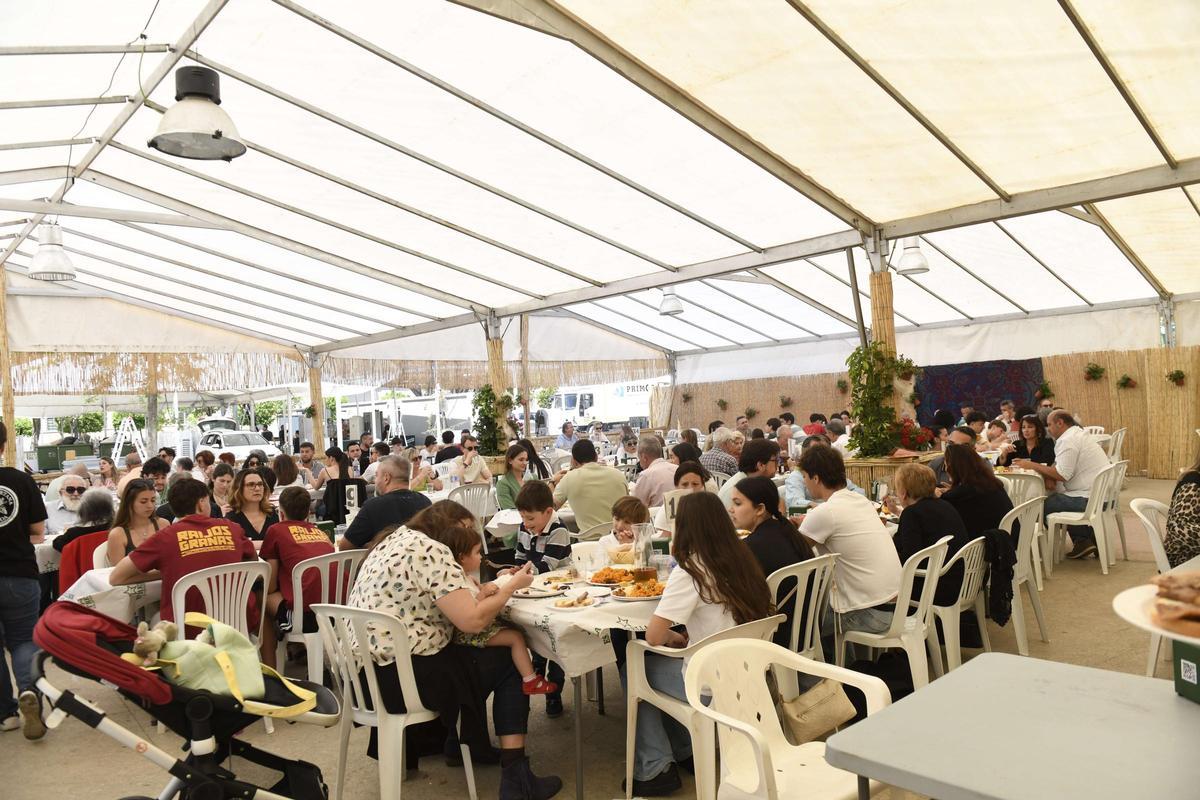 Una barraca llena, en las pasadas Fiestas de Primavera de Murcia