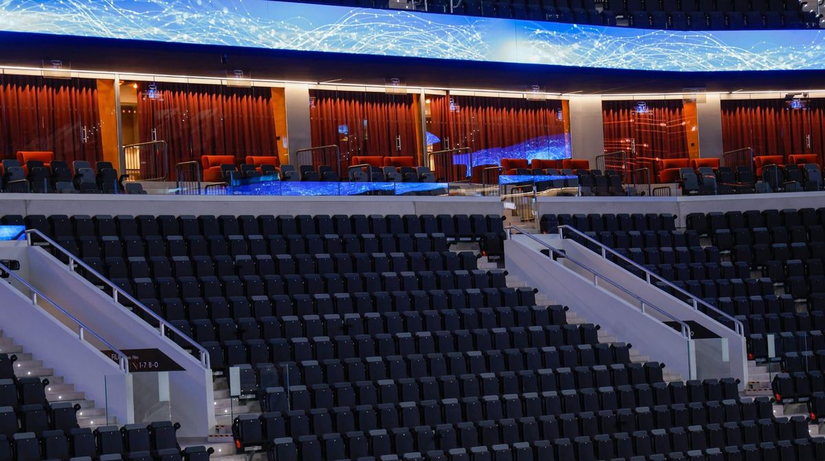 Parte de la grada y algunos de los palcos VIP del Roig Arena