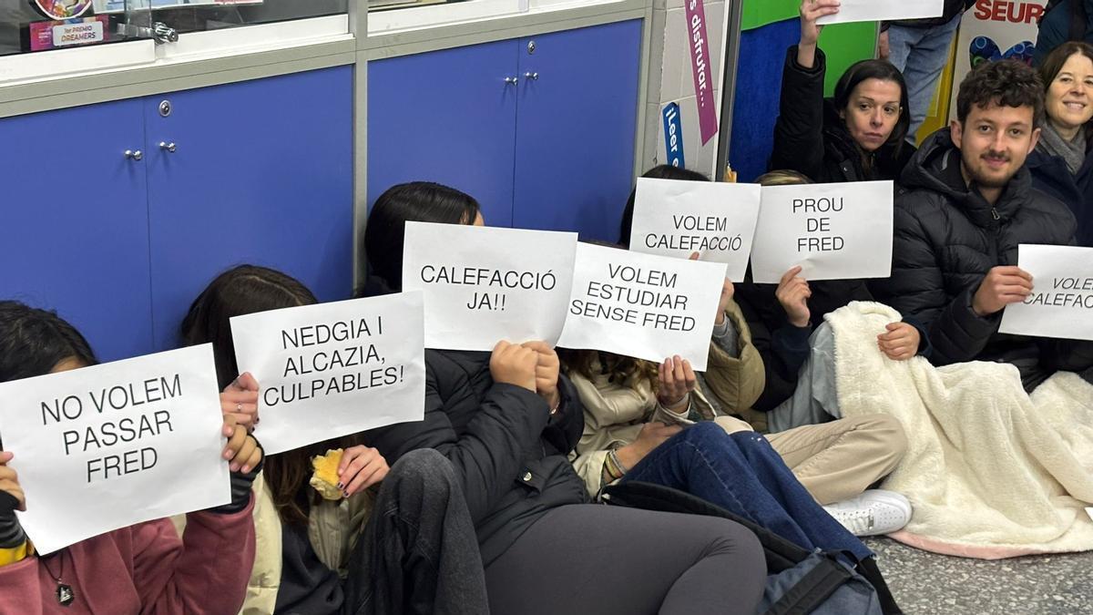Frío y calor en las escuelas y confort térmico por ley en las granjas:  Son más importantes los pollos que los niños 