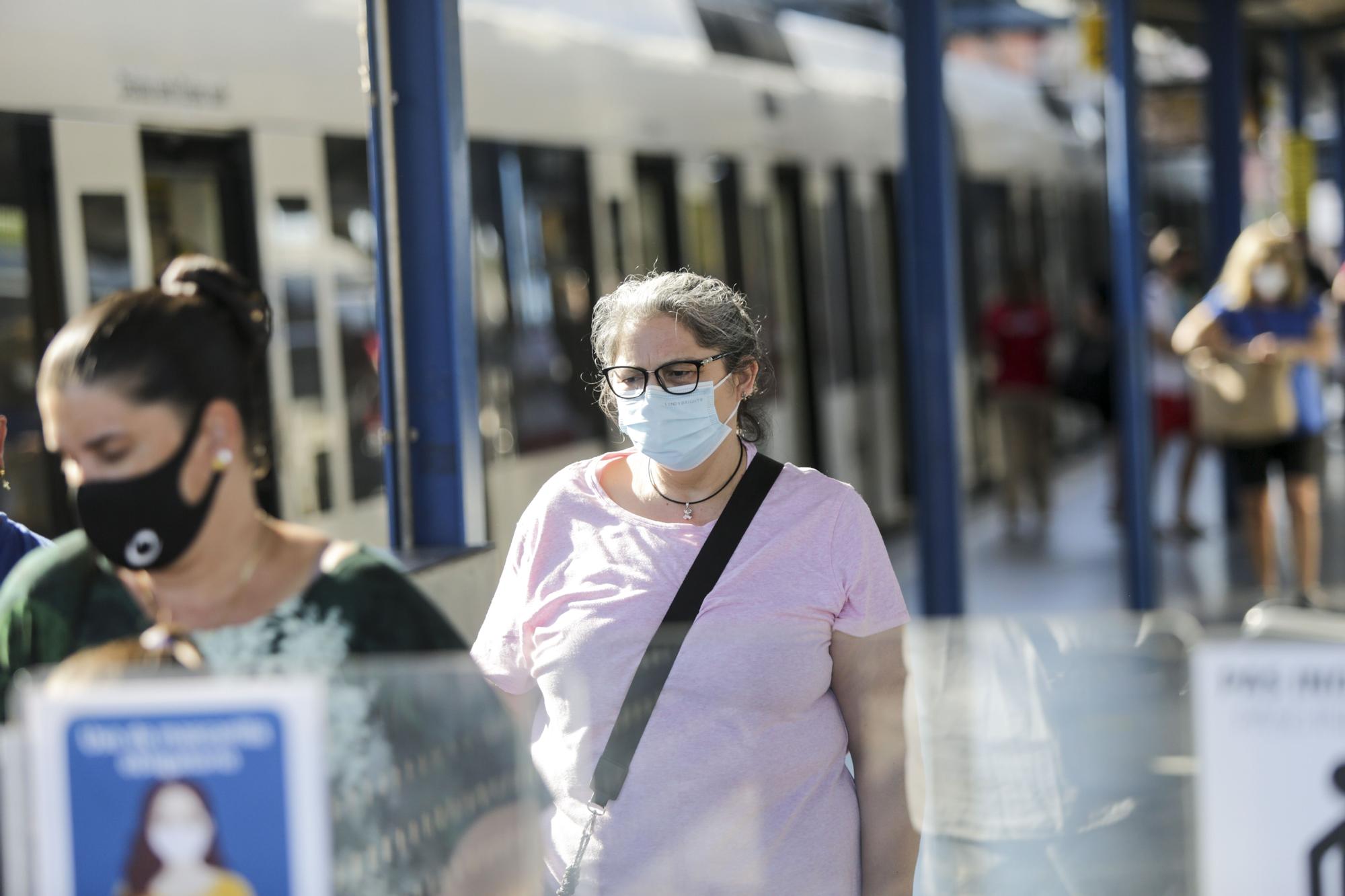 Valencia no se quita la mascarilla en plena calle