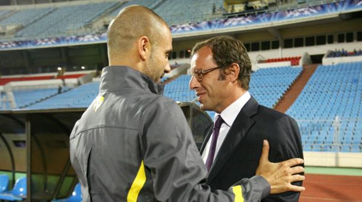 Guardiola i Rosell han intercanviat una abraçada durant l’entrenament del Barça avui a Minsk.