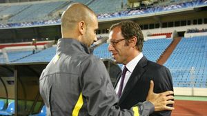 Guardiola i Rosell han intercanviat una abraçada durant l’entrenament del Barça avui a Minsk.
