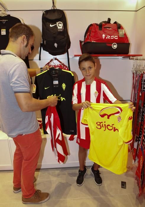 Primer día de venta de la nueva camiseta del Sporting