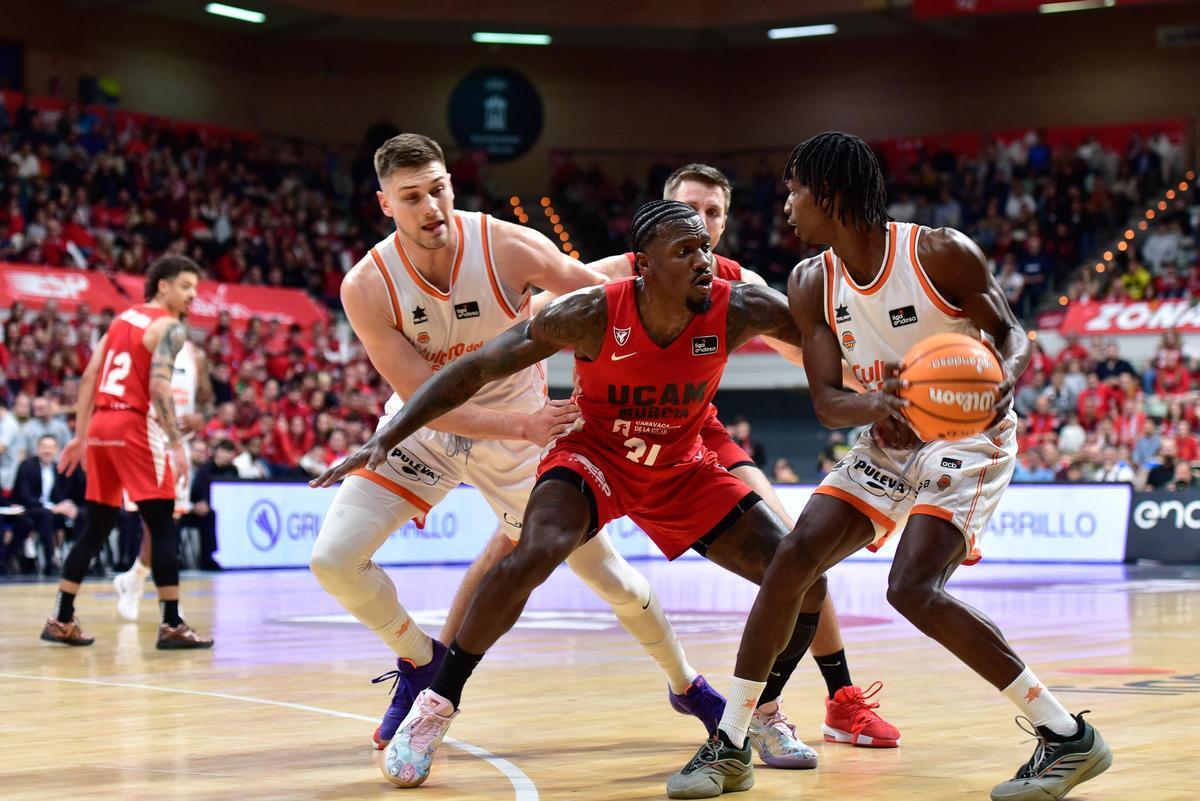 Brancou Badio y Nate Sestina, en el partido ante el UCAM Murcia