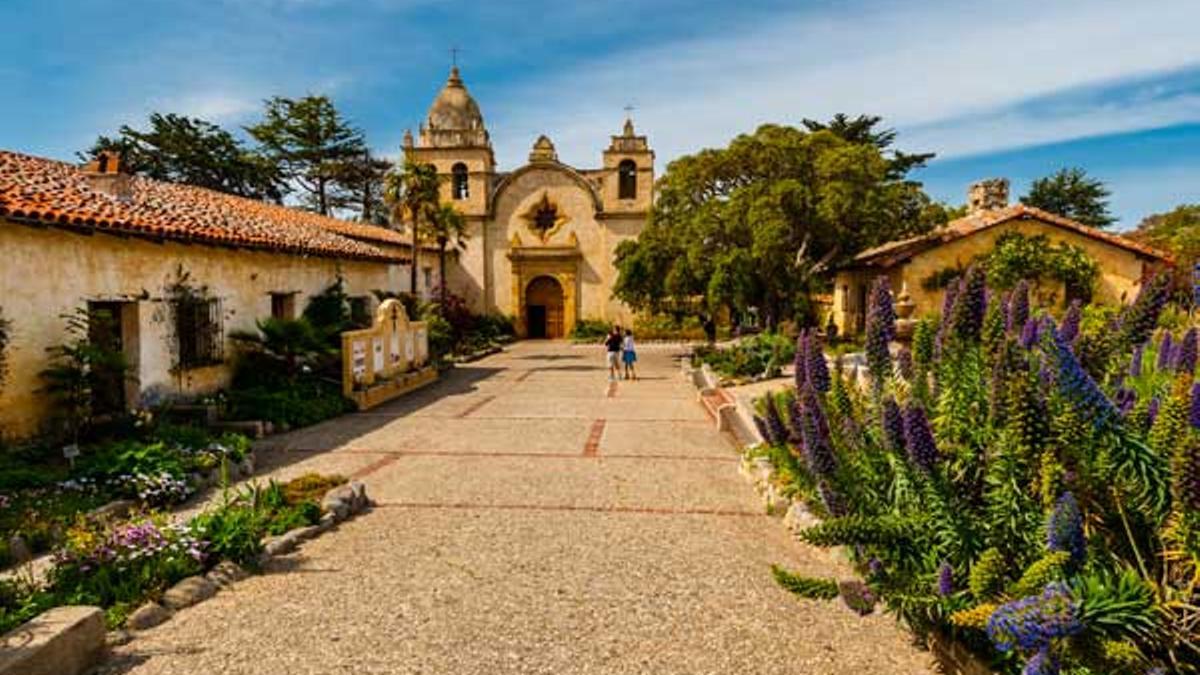 La misión de Carmel, una de las joyas de la arquitectura hispana.