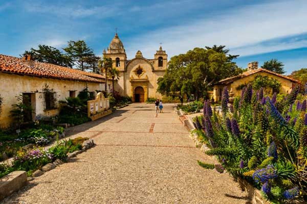 La misión de Carmel, una de las joyas de la arquitectura hispana.