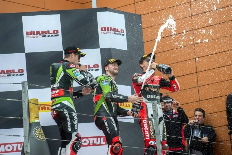 Las imágenes de la Carrera 2 de World Superbike en MotorLand