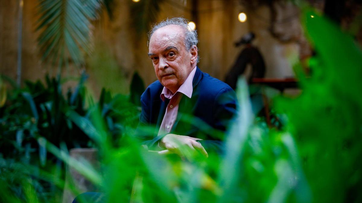 Enrique Vila-Matas, un cinéfilo empedernido, retratado en Barcelona.