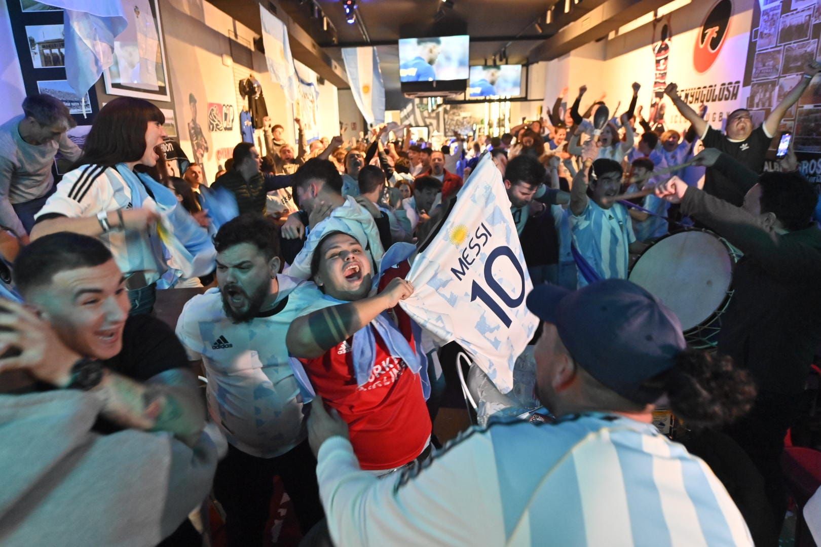 Los argentinos de Castellón celebran el título del Mundial de Qatar 2022