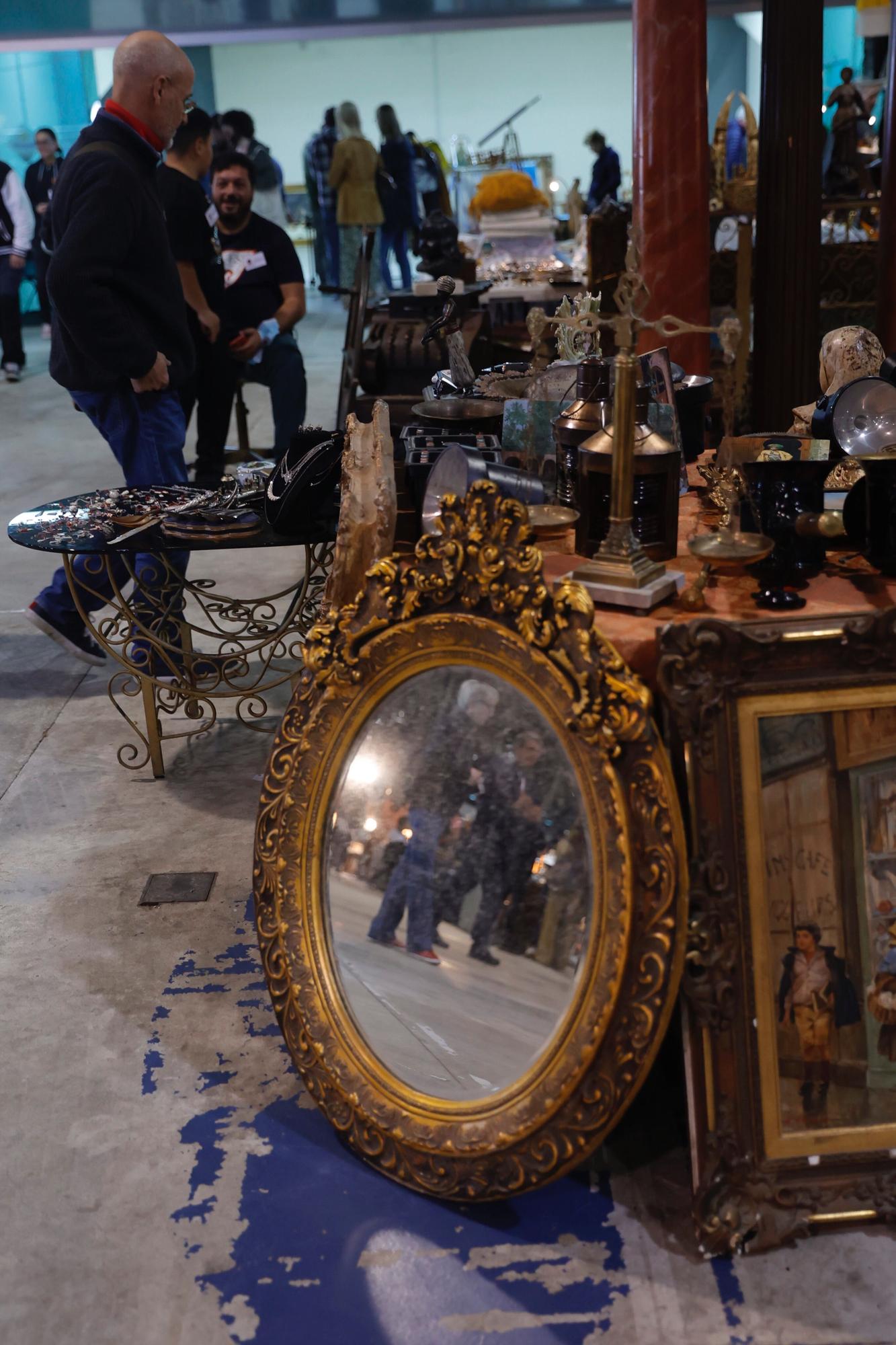 EN IMÁGENES: la feria de antigüedades y artículos vintage de Avilés