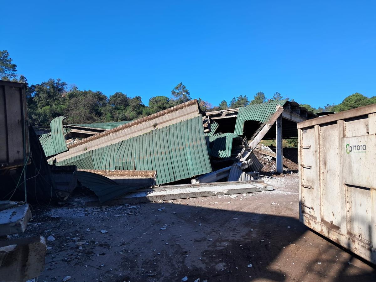 La teulada al Parc Mediambiental de la Selva després de l’accident.