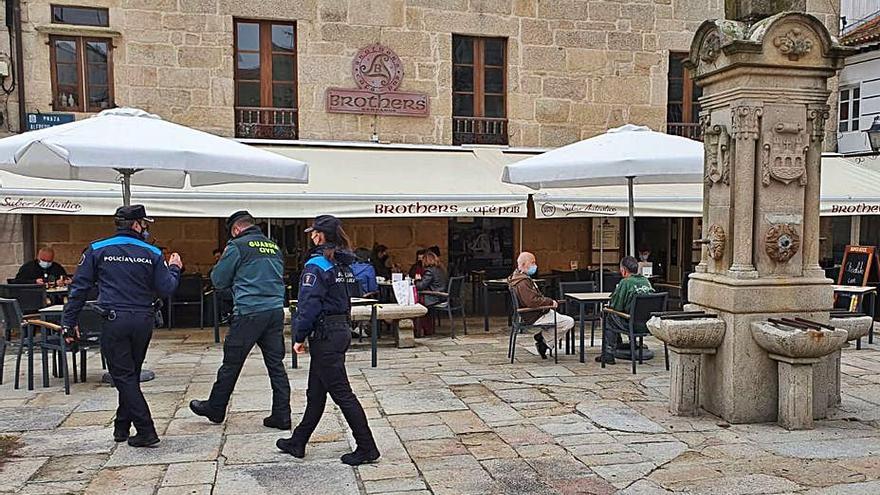 Los controles conjuntos de Guardia Civil y Policía Local se han intensificado en Cambados.