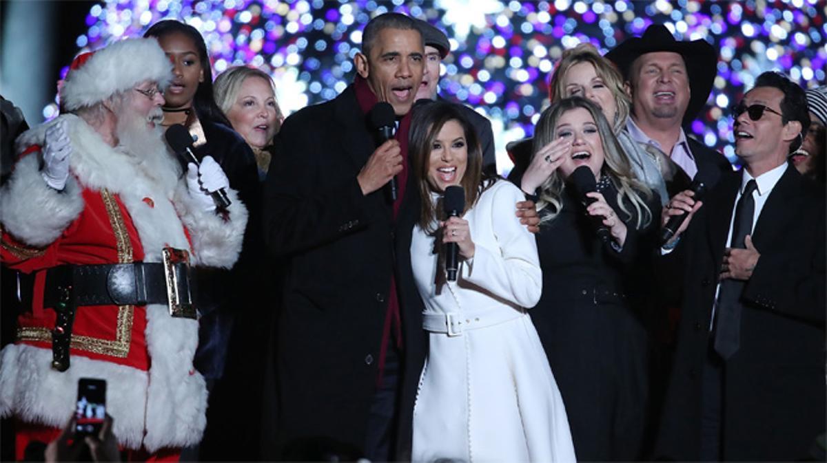 Obama, Michelle y Santa Claus cantando ’Jingle Bell’s’ en la Casa Blanca