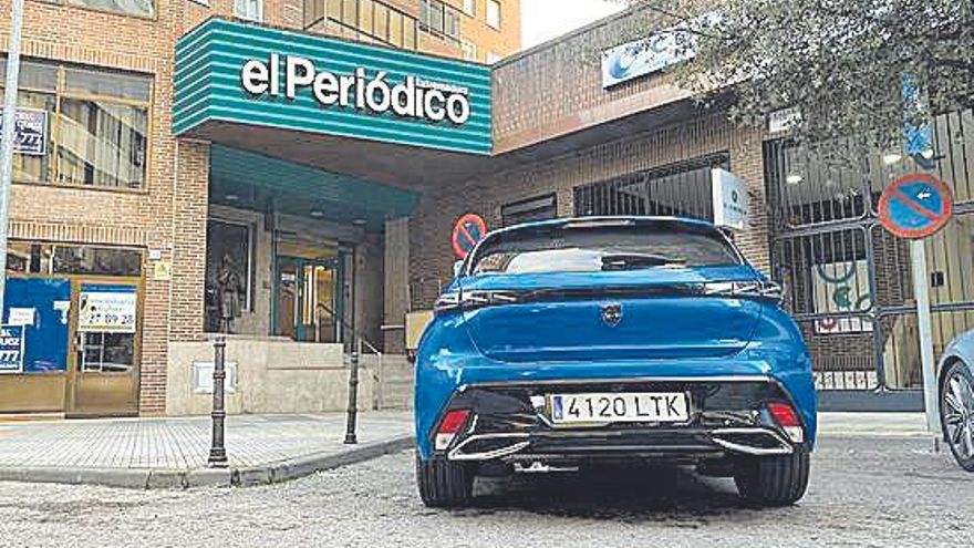 Fue por casualidad pero le ‘birlamos’ la plaza de aparcamiento al director de El Periódico de Extremadura... que luego nos cedió gentilmente.