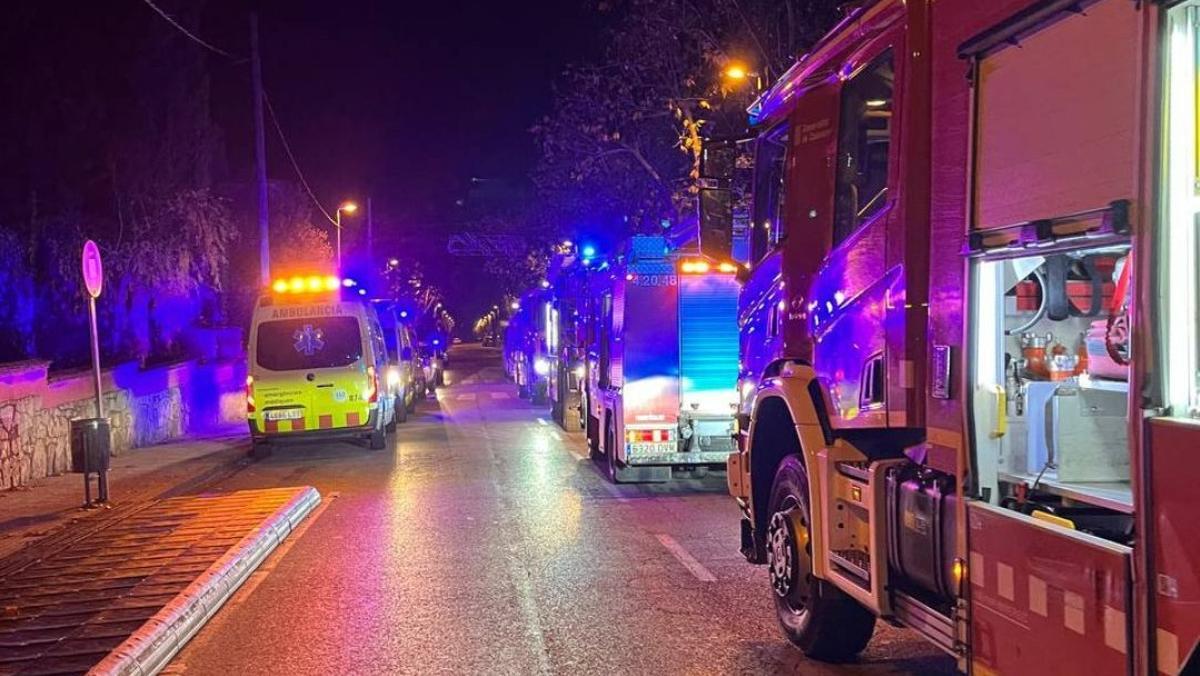 Un incendi obliga a desallotjar 100 famílies a Sant Boi Un incendi obliga a desallotjar 100 famílies a Sant Boi