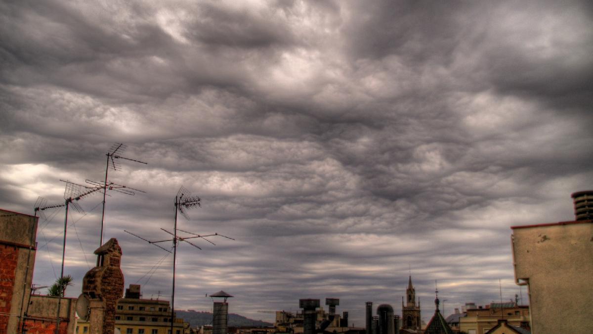 METEOMANIA ESTRATOCUMULOS SOBRE BARCELONA