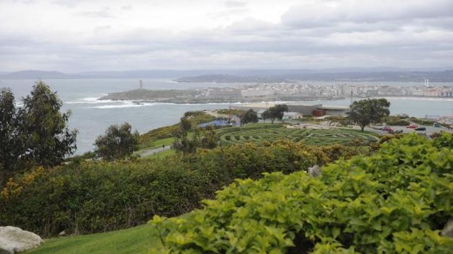 Vista de A Coruña un día nuboso.