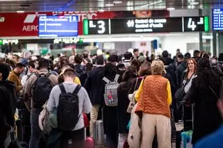 Renfe, Adif y AVE sufren retrasos colapsando las estación de Sants a consecuencia del temporal
