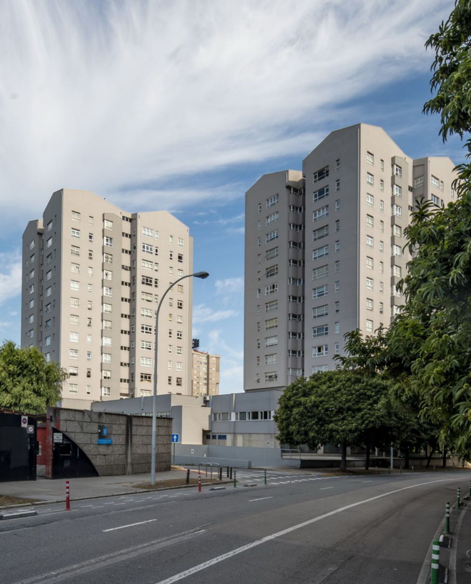 Torres de la avenida de Salvador de Madariaga.   | // HÉCTOR SANTOS-DÍEZ 