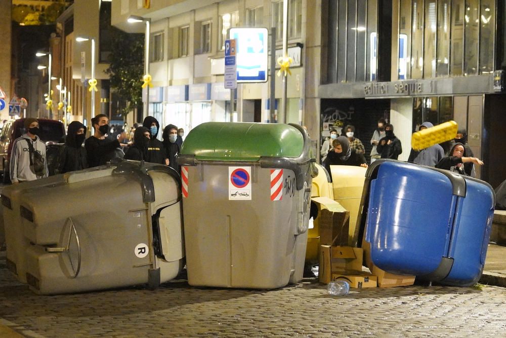 La marxa dels CDRs a Girona acaba amb enfrontaments amb la policia i contenidors cremats