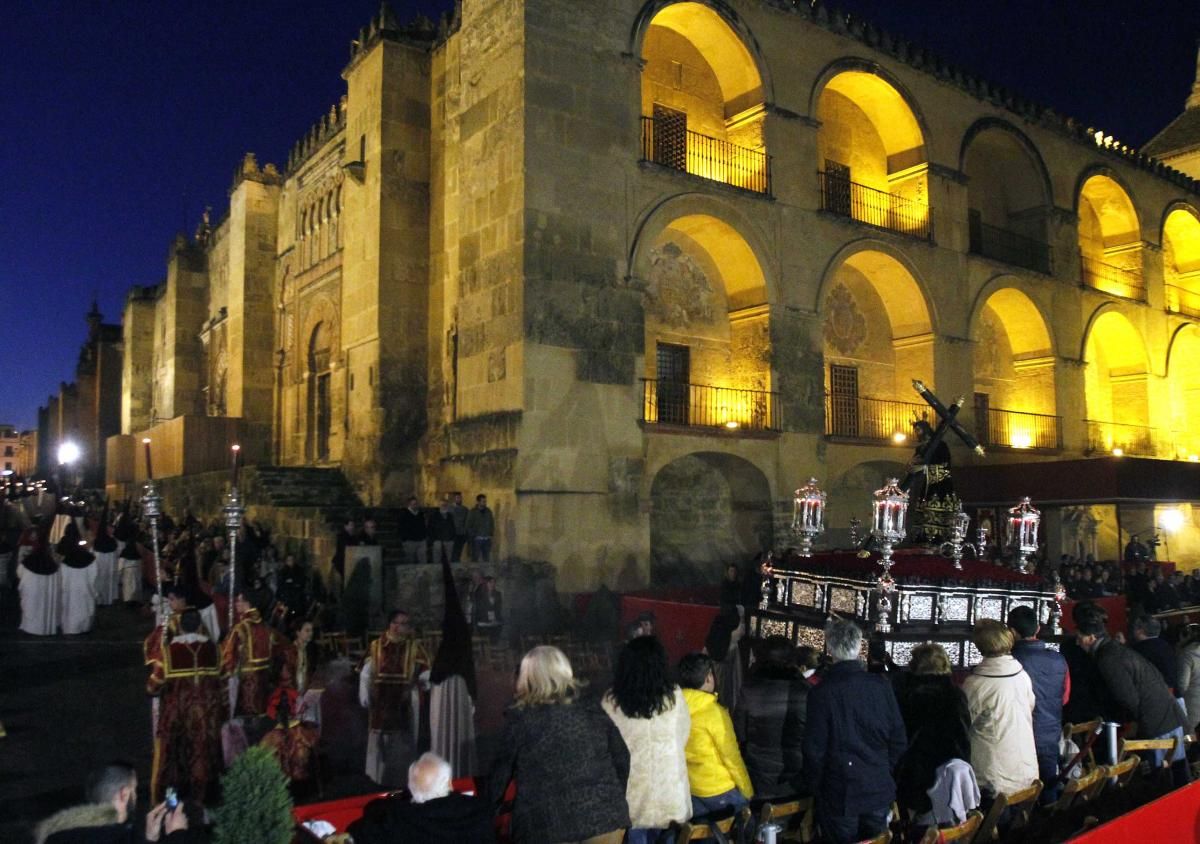 La Vera Cruz ha salido del Campo de la Verdad para mostrarse otro Lunes Santo