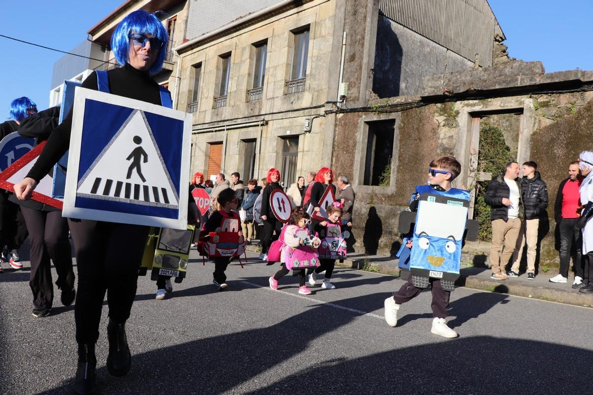 El desfile de disfraces de carnaval llevado a cabo en el Concello de Catoira.