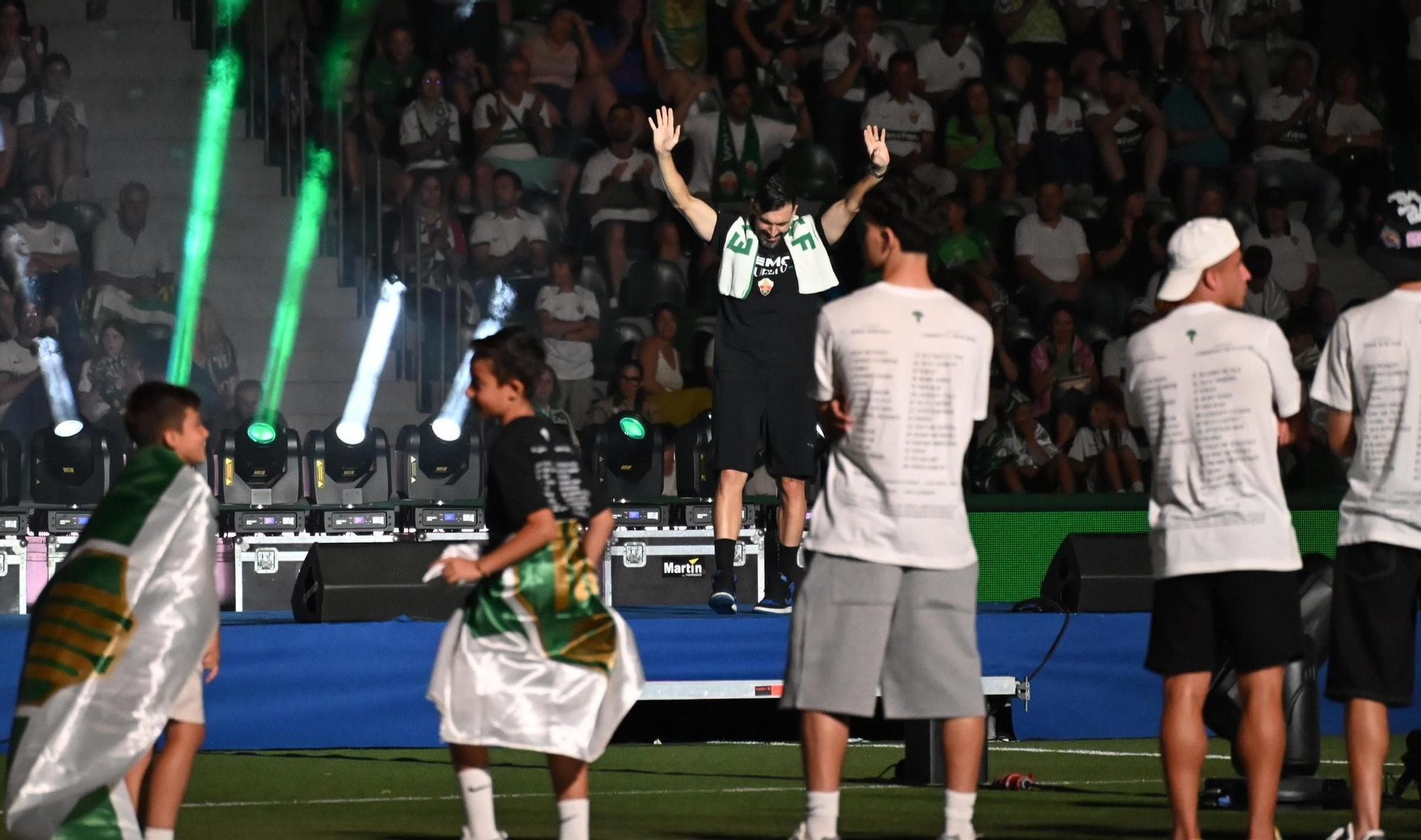 El Elche CF celebra el ascenso a Primera en el Martínez Valero