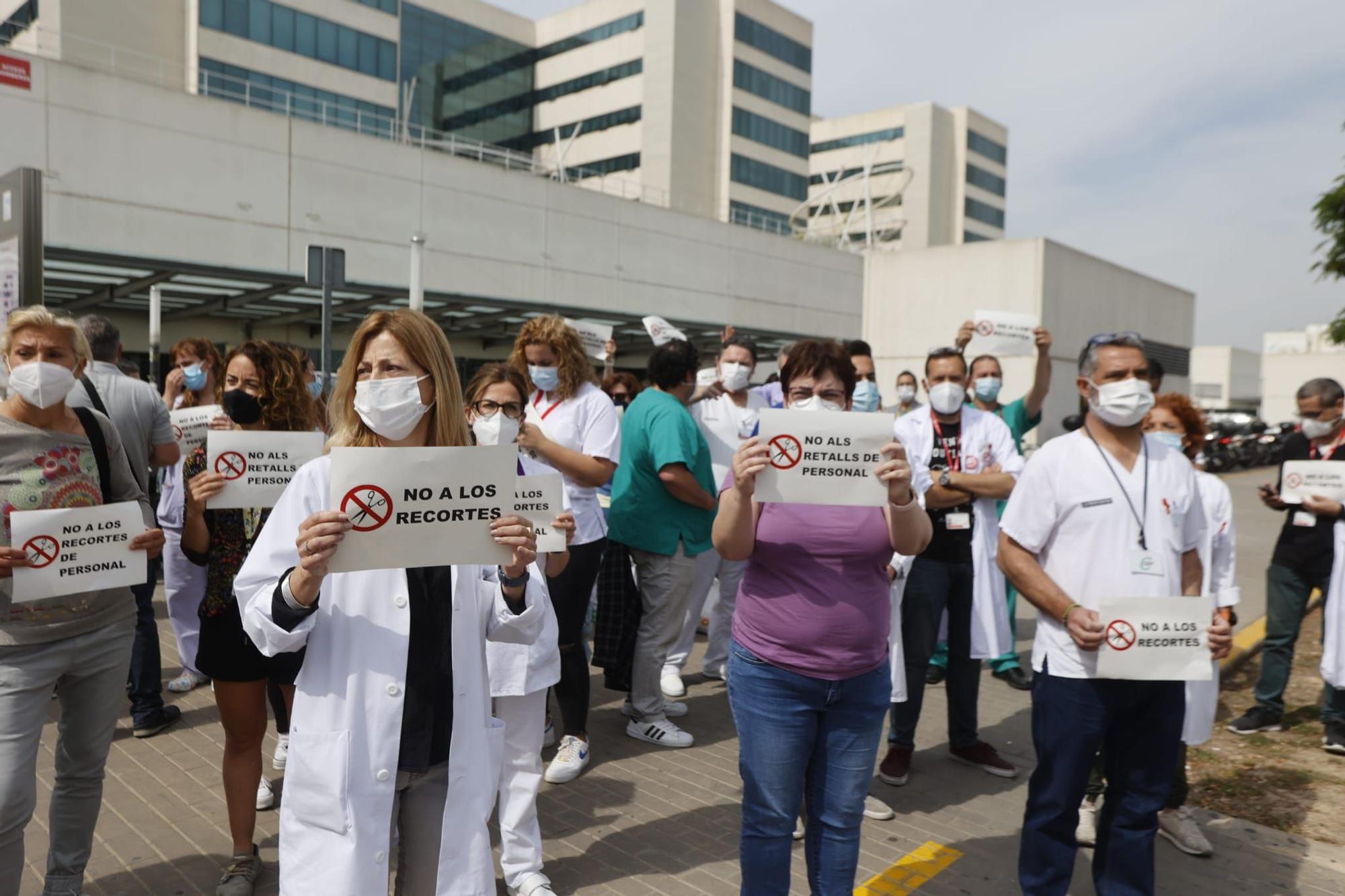 Personal sanitario protesta ante la falta de "transparencia" en la bolsa de Sanitat