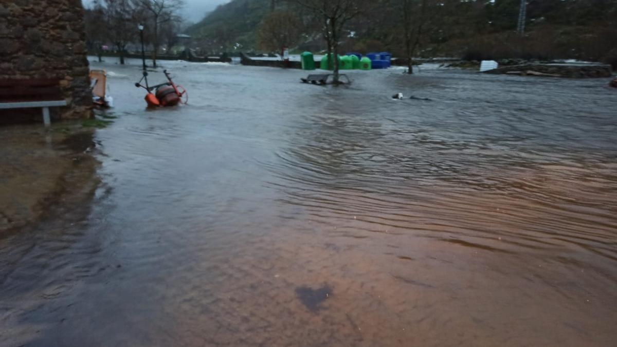 Inundación de polideportivo en Porto