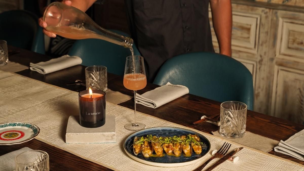 Navajas gallegas a la plancha con salsa carbonara en Guru Lab.