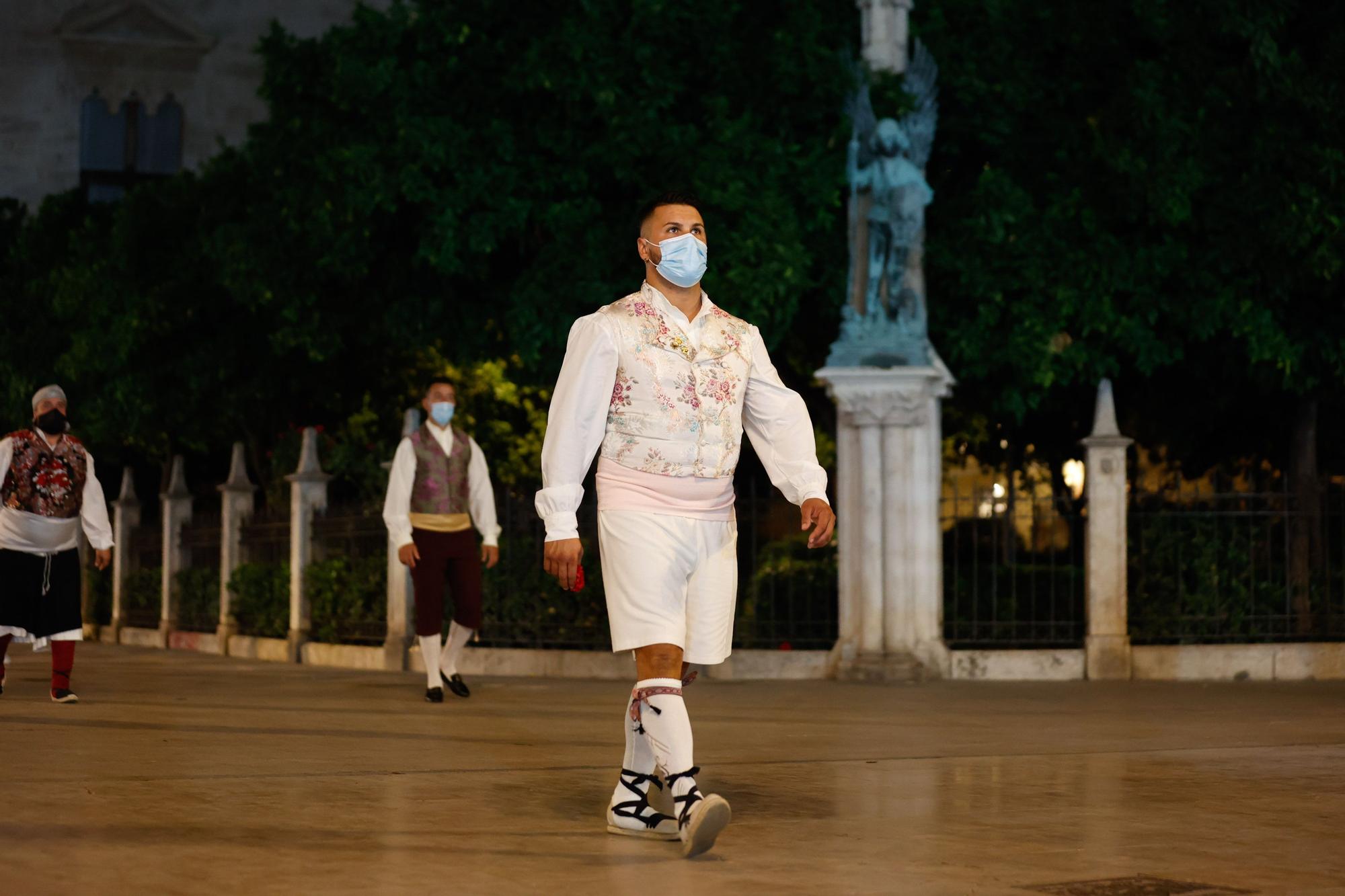 Búscate en el segundo día de Ofrenda por la calle de Caballeros (entre las 22.00 y las 23.00 horas)