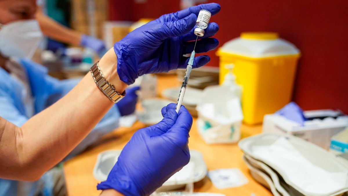 A healthcare worker prepares a dose of the Pfizer-BioNTech vaccine against COVID-19. A healthcare worker prepares a dose of the Pfizer-BioNTech vaccine against COVID-19.