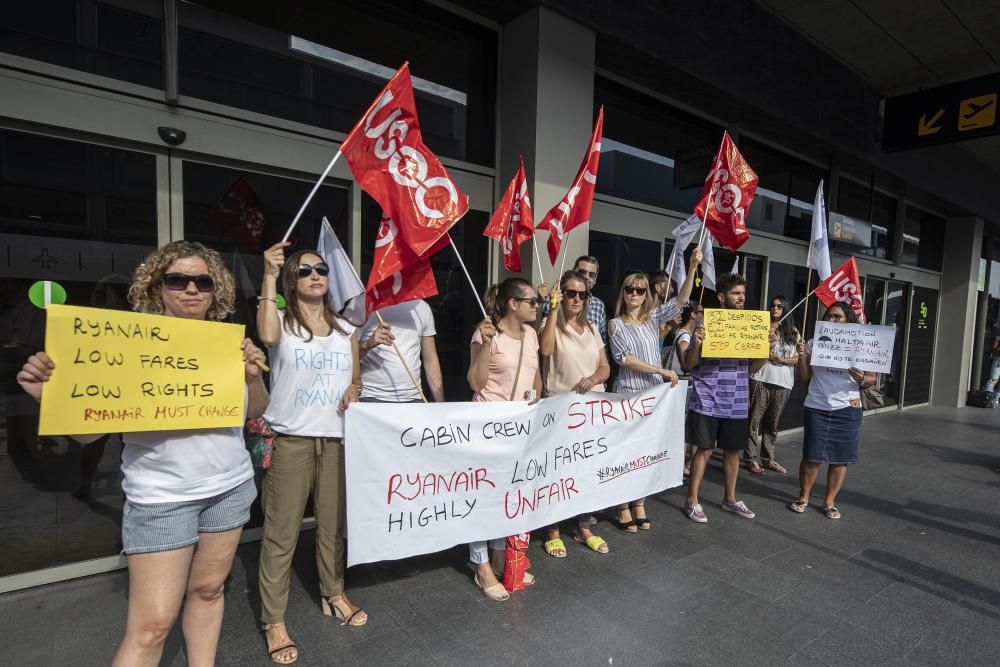 Vaga dels tripulants de cabina de Ryanair a l'aeroport de Girona