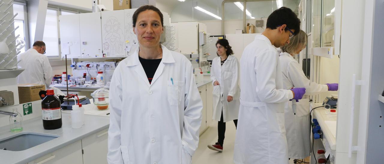 Isabel Pastoriza Santos en el laboratorio del Centro de Investigacións Biomédicas (Cinbio) de la Universidade de Vigo.