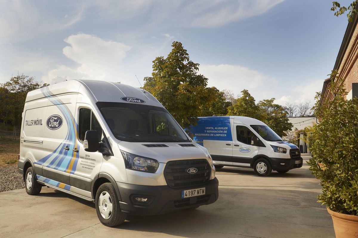 Ford Transit celebrates 60 years of innovation, leadership and uninterrupted service