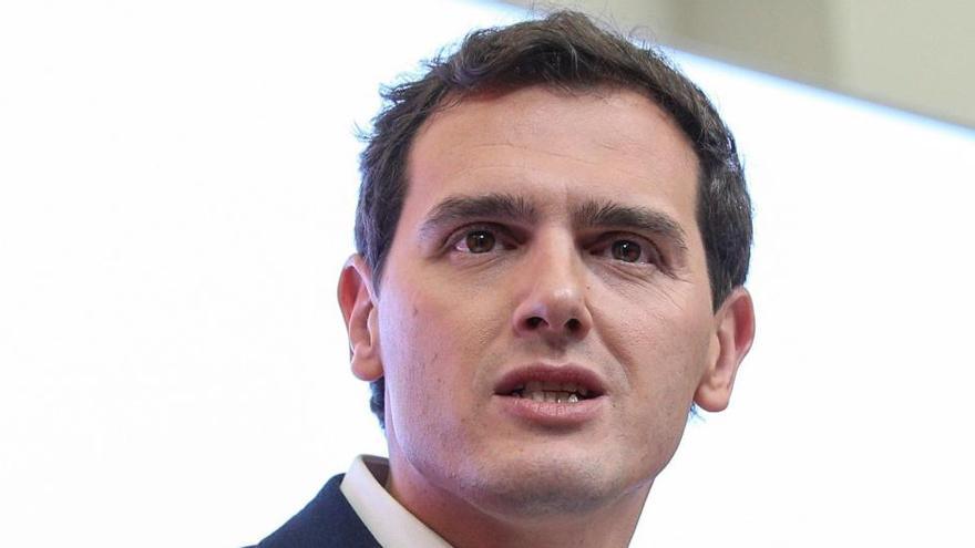 El PP contrata a Albert Rivera para que recurra la ley catalana de alquileres