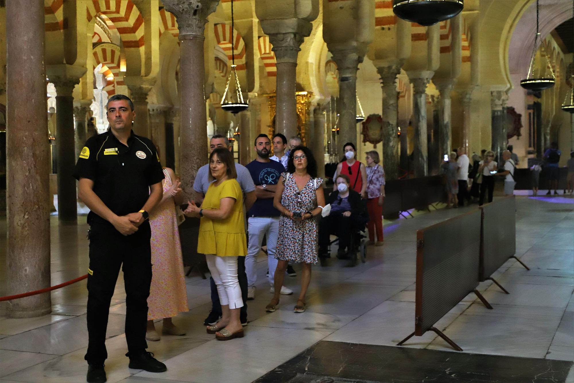 Besamanos de la Virgen de LaPaz en la Mezquita-Catedral