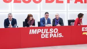 El presidente del Gobierno, Pedro Sánchez, durante la reunión de la ejecutiva del PSOE con el secretario general de UGT, Pepe Álvarez, este lunes.