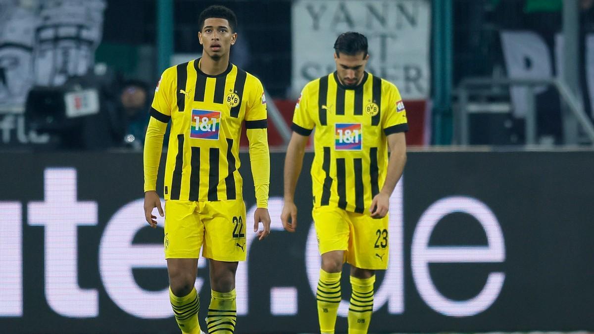 Los jugadores del Dortmund lamentándose por la derrota