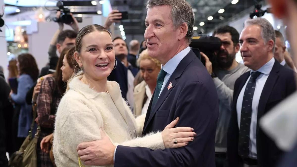 Marga Prohens bei der Fitur mit PP-Parteichef Alberto Nuñez Feijóo.