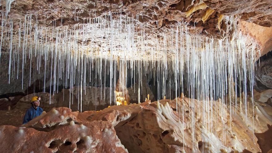 Zerstörungen in der Unterwasserhöhle Vallgornera: Höhlentaucher beschuldigen sich gegenseitig