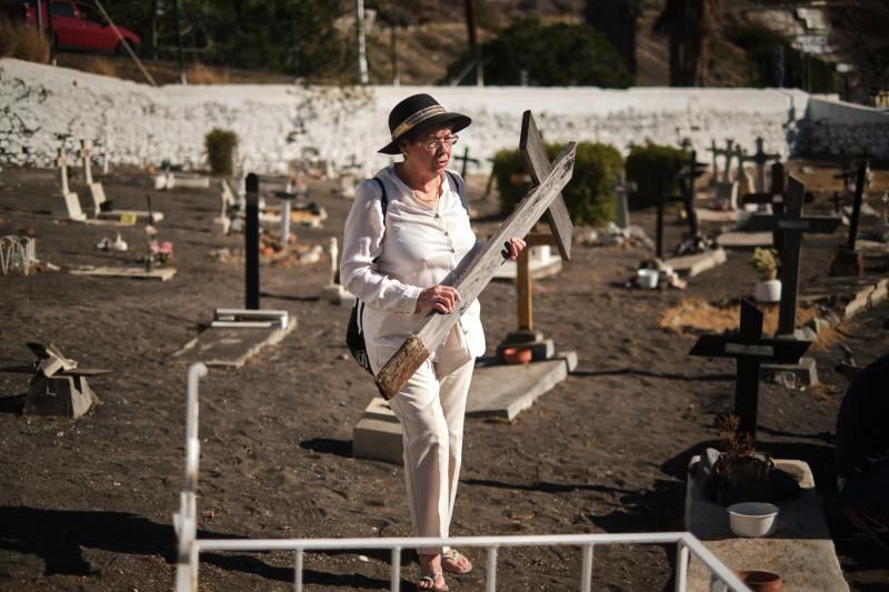 Cruces nuevas en el cementerio viejo de San Andrés