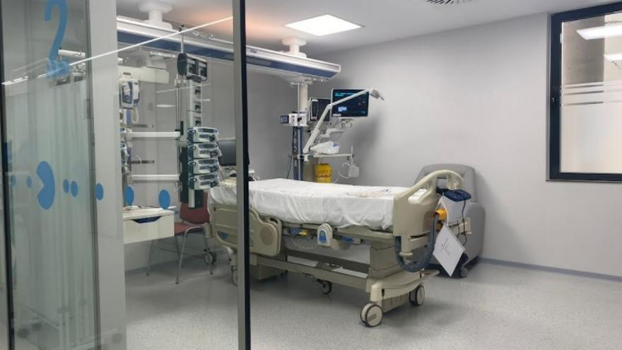 Una de las habitaciones de la nueva UCI pediátrica del hospital Reina Sofía.