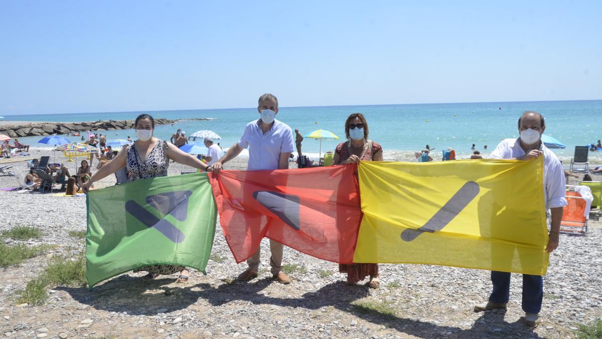 El alcalde, Wences Alós, el concejal de Playas, Pedro Sales, y el concejal de Turismo, Lola Alós, han hecho un reconocimiento del trabajo desarrollado para que las playas de Moncofa sean inclusivas.